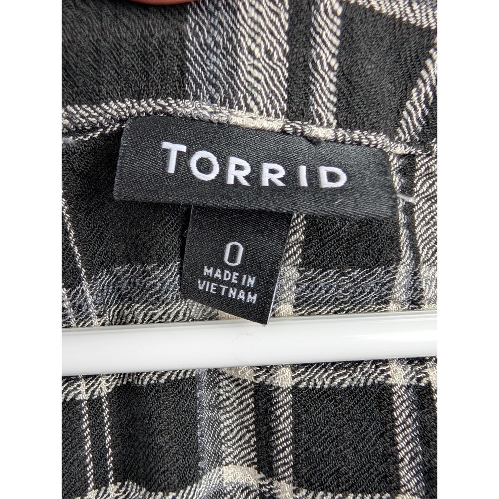 Torrid Womens Black White Plaid V-Neck Long Sleeve Blouse Top Size 0 - Picture 7 of 8